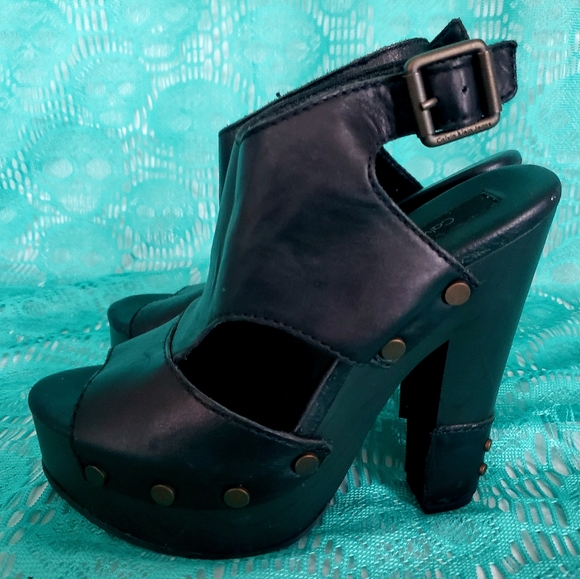 Calvin Klein “Terra” Leather Peep Toe Platforms - Picture 9 of 10